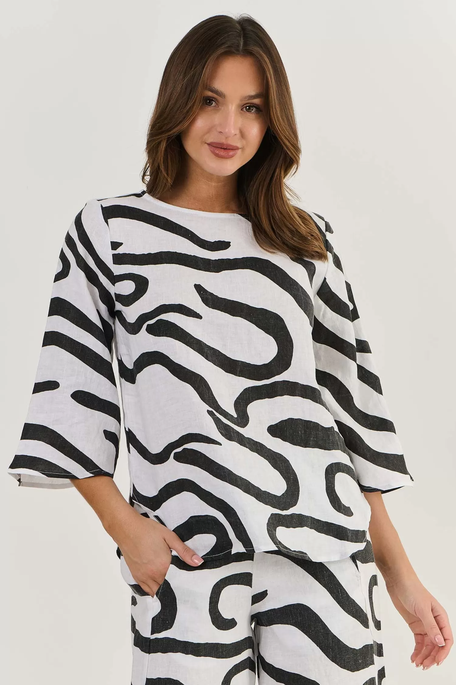 Naturals By O & J Shirts & Tops*Caily Linen Top - Black - OJ45
