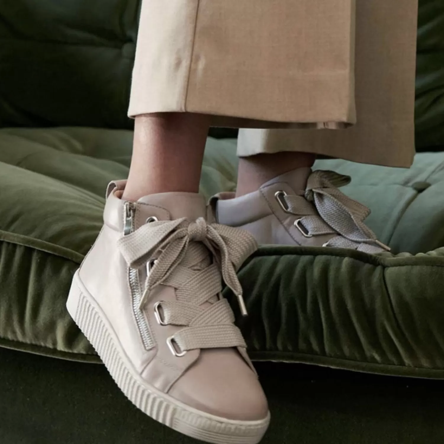 EOS Sneakers*Joyous Leather Sneaker - Stone - ES7