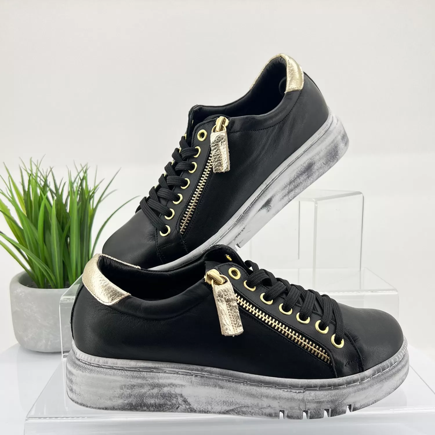 Rilassare Sneakers*Tatter Sneaker | Black/Gold | RS3
