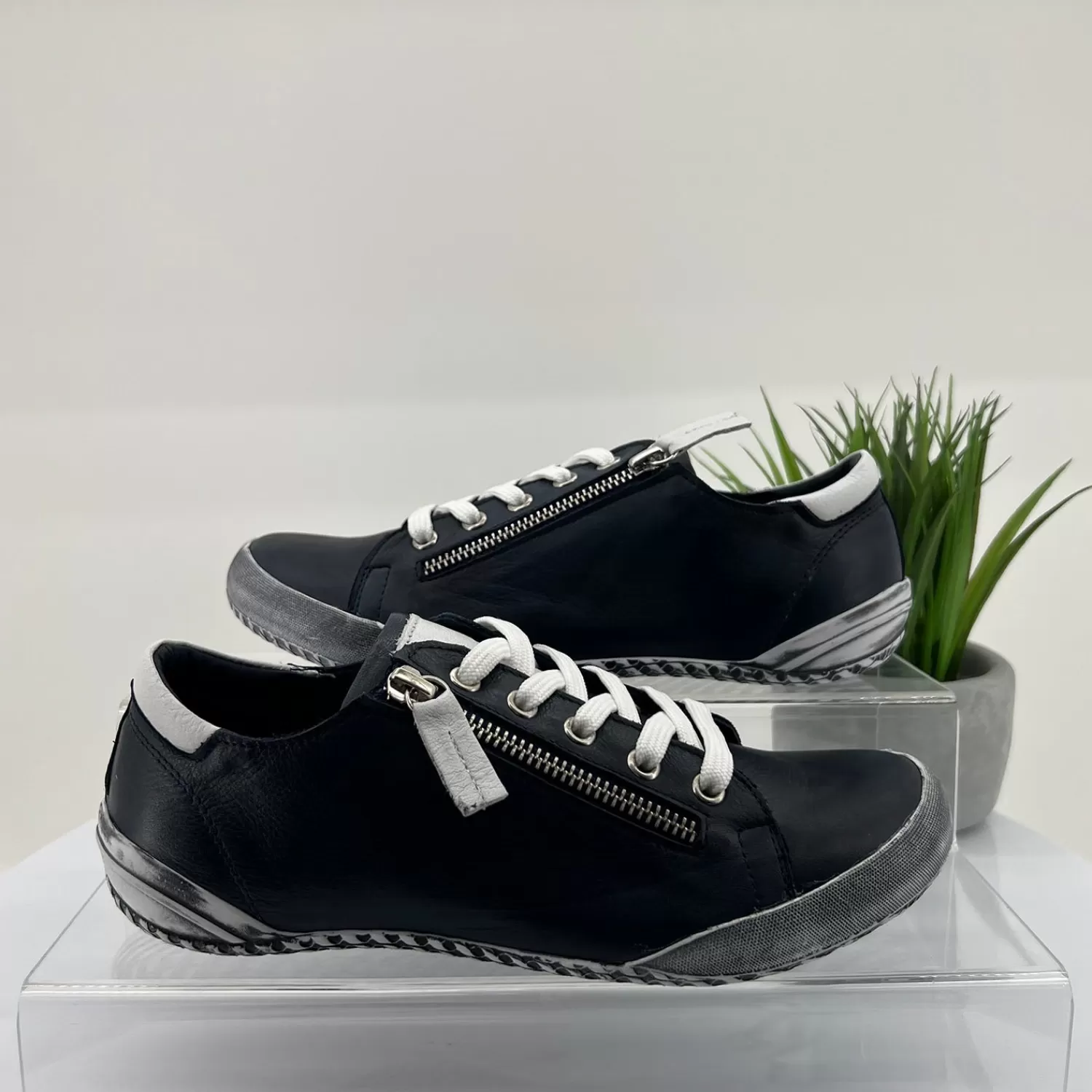 Rilassare Sneakers*Tess Flat Sneaker | White/Navy | RS12