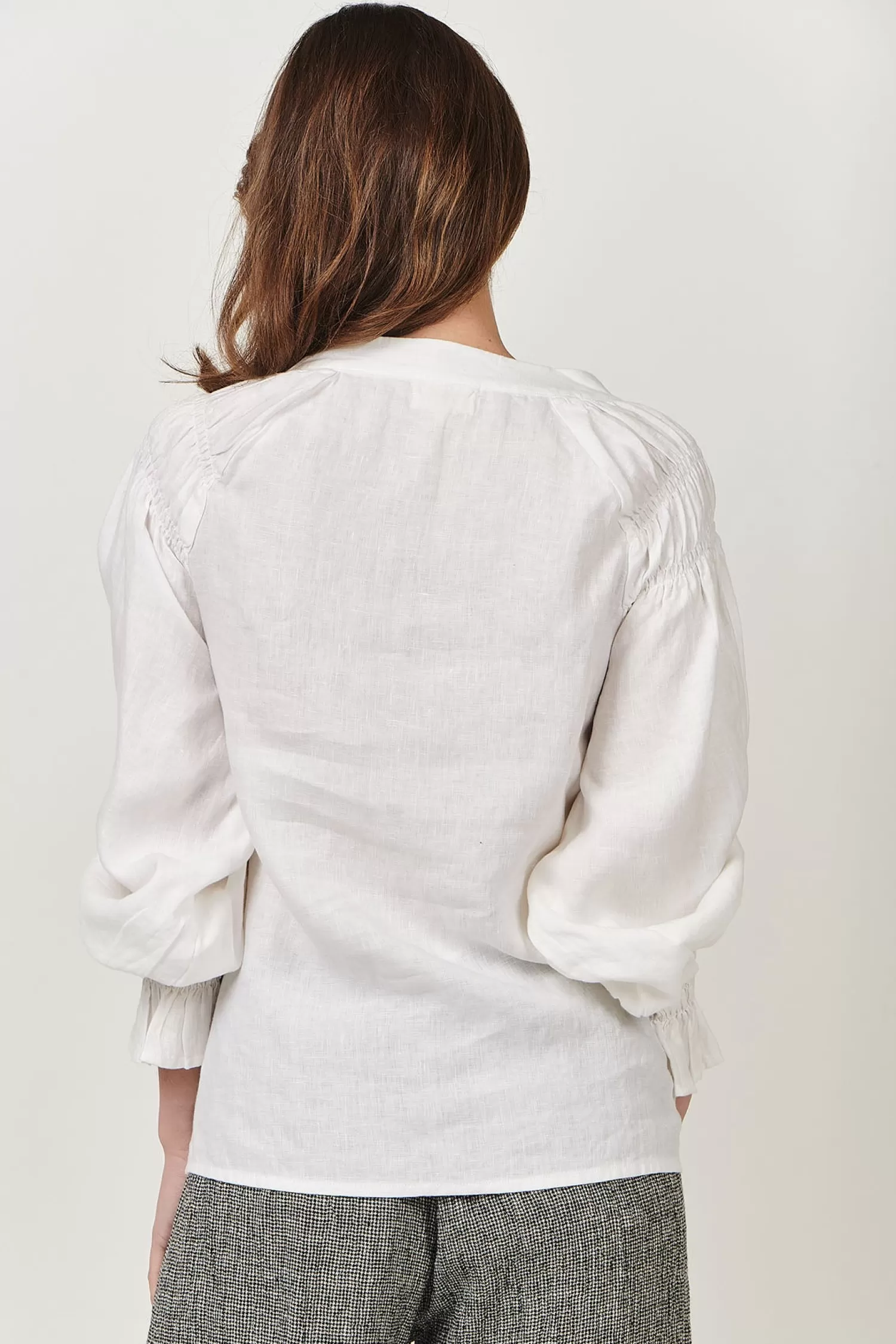 Naturals By O & J Linen Lovers | Shirts & Tops*Tina V-Neck Linen Top - White - OJ23