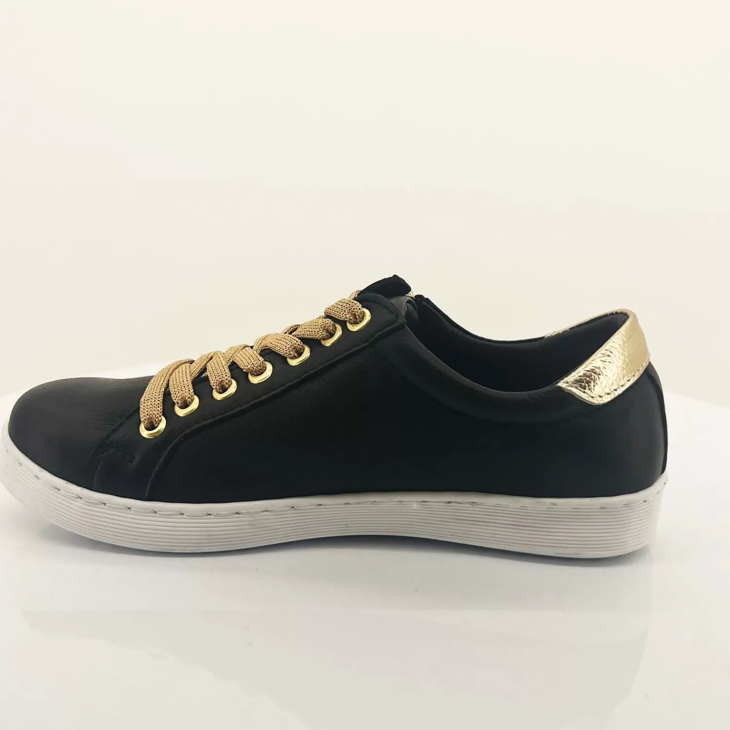 Rilassare Sneakers*Token Duo Sneaker | Black & Gold | RS1