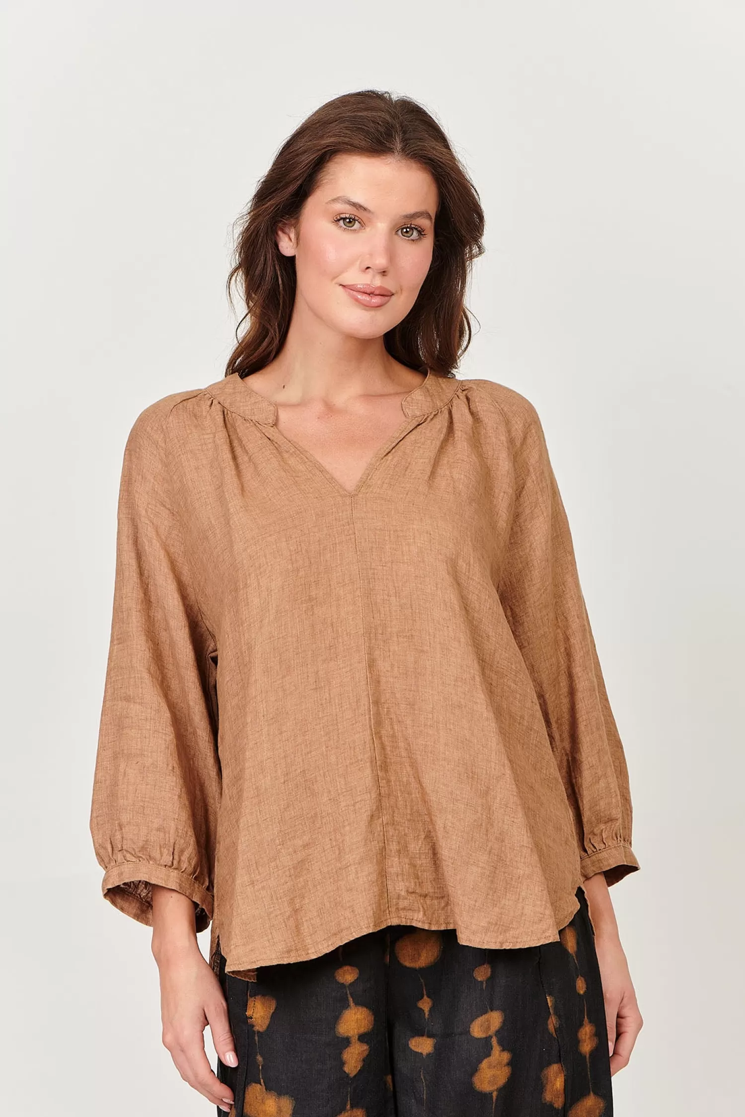 Naturals By O & J Linen Lovers | Shirts & Tops*Trudy V-Neck Linen Top - Chai - OJ24