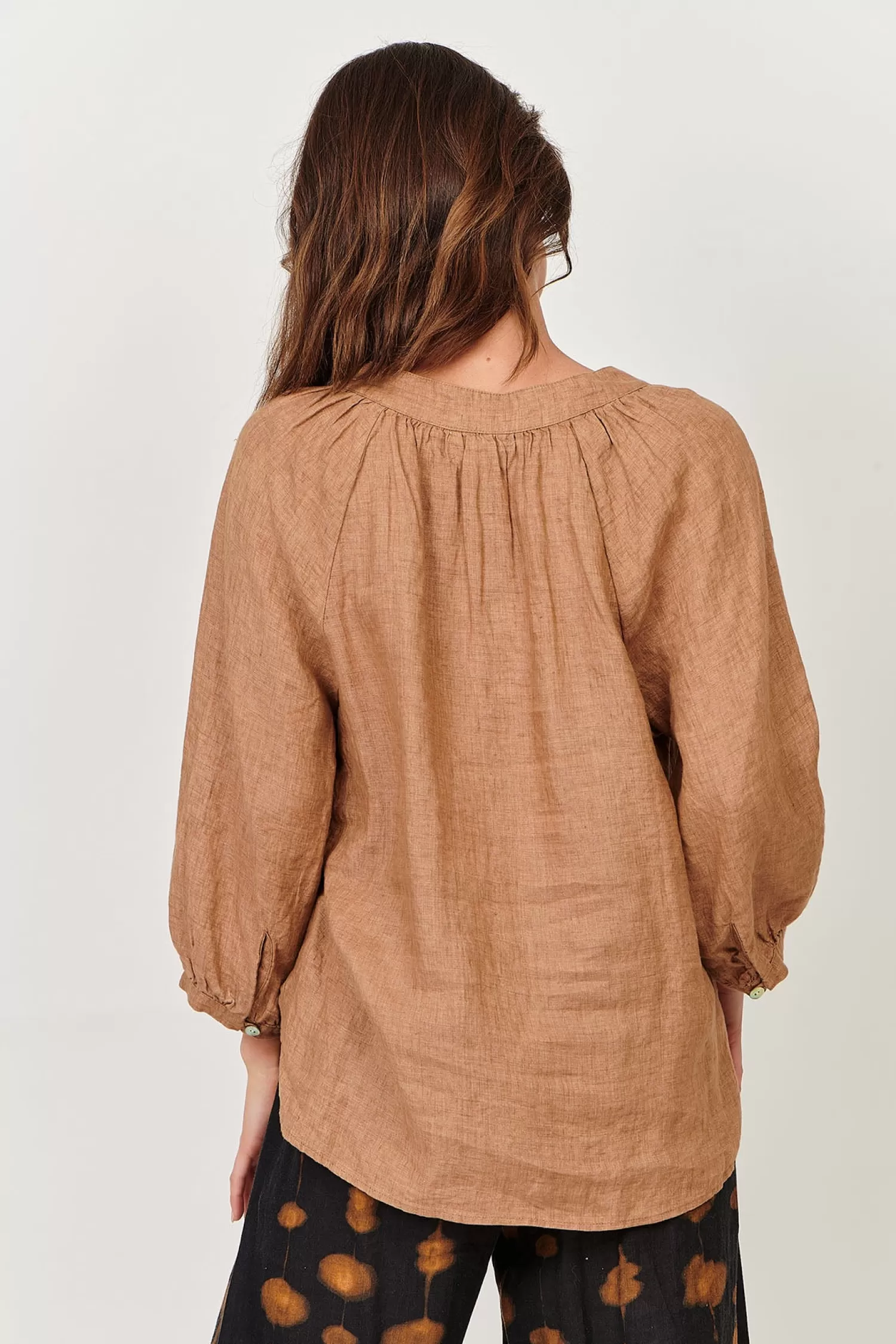 Naturals By O & J Linen Lovers | Shirts & Tops*Trudy V-Neck Linen Top - Chai - OJ24