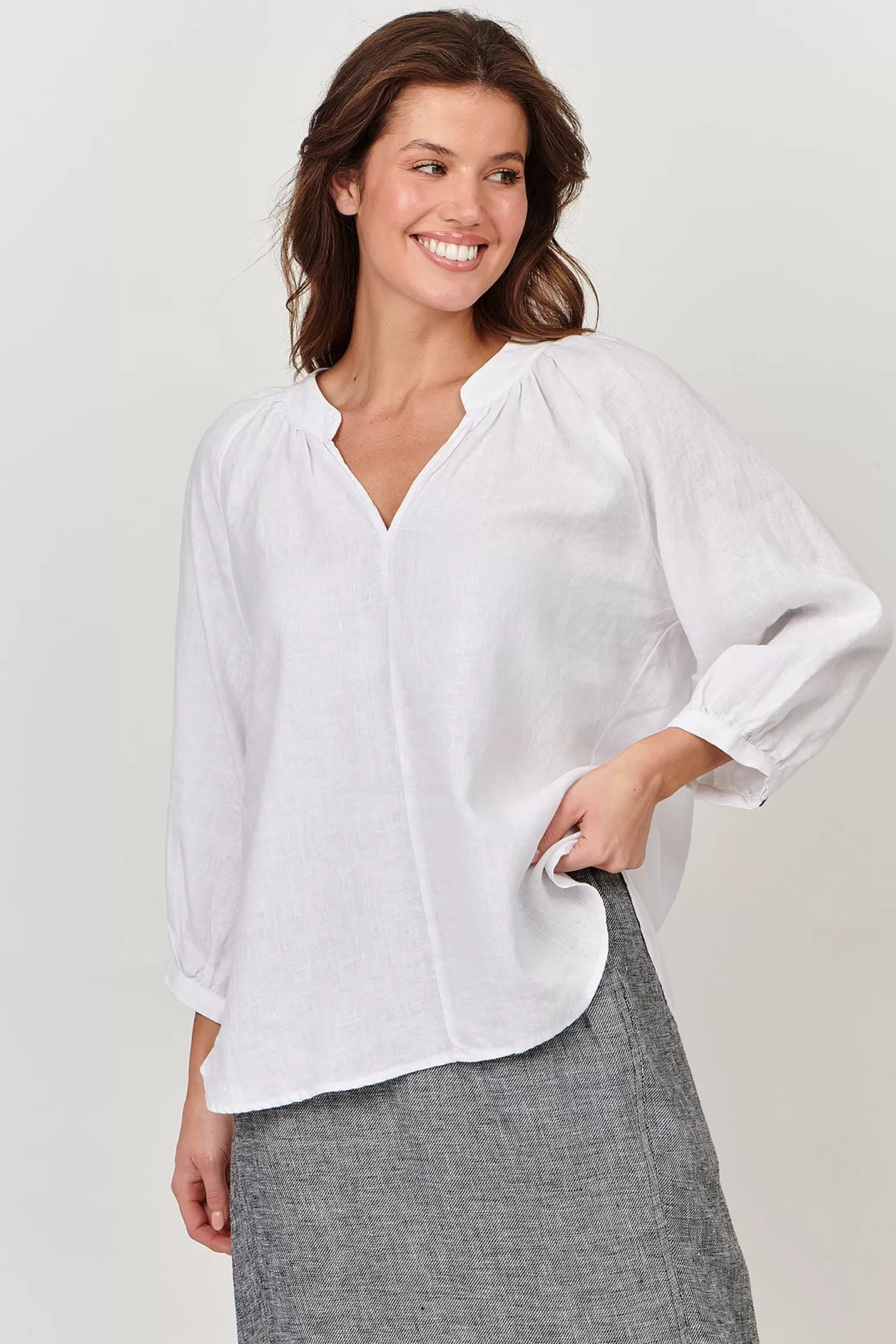 Naturals By O & J Linen Lovers | Shirts & Tops*Trudy V-Neck Linen Top - White - OJ24