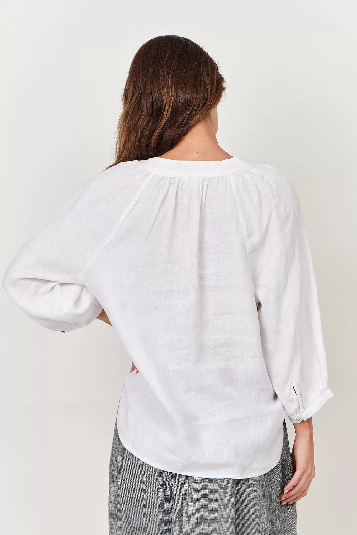 Naturals By O & J Linen Lovers | Shirts & Tops*Trudy V-Neck Linen Top - White - OJ24