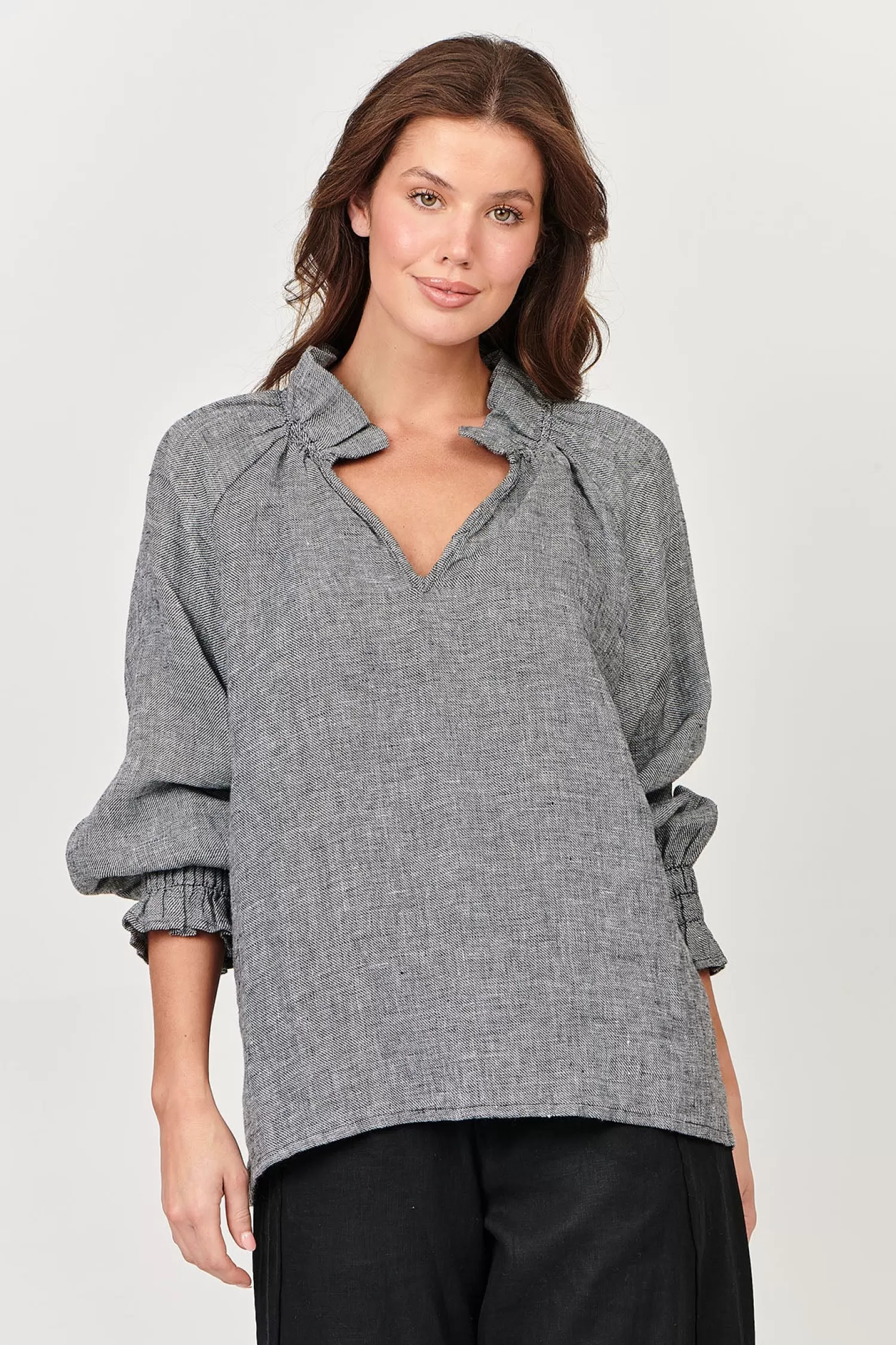 Naturals By O & J Linen Lovers | Shirts & Tops*Tulip V-Neck Linen Top - Pepper - OJ27
