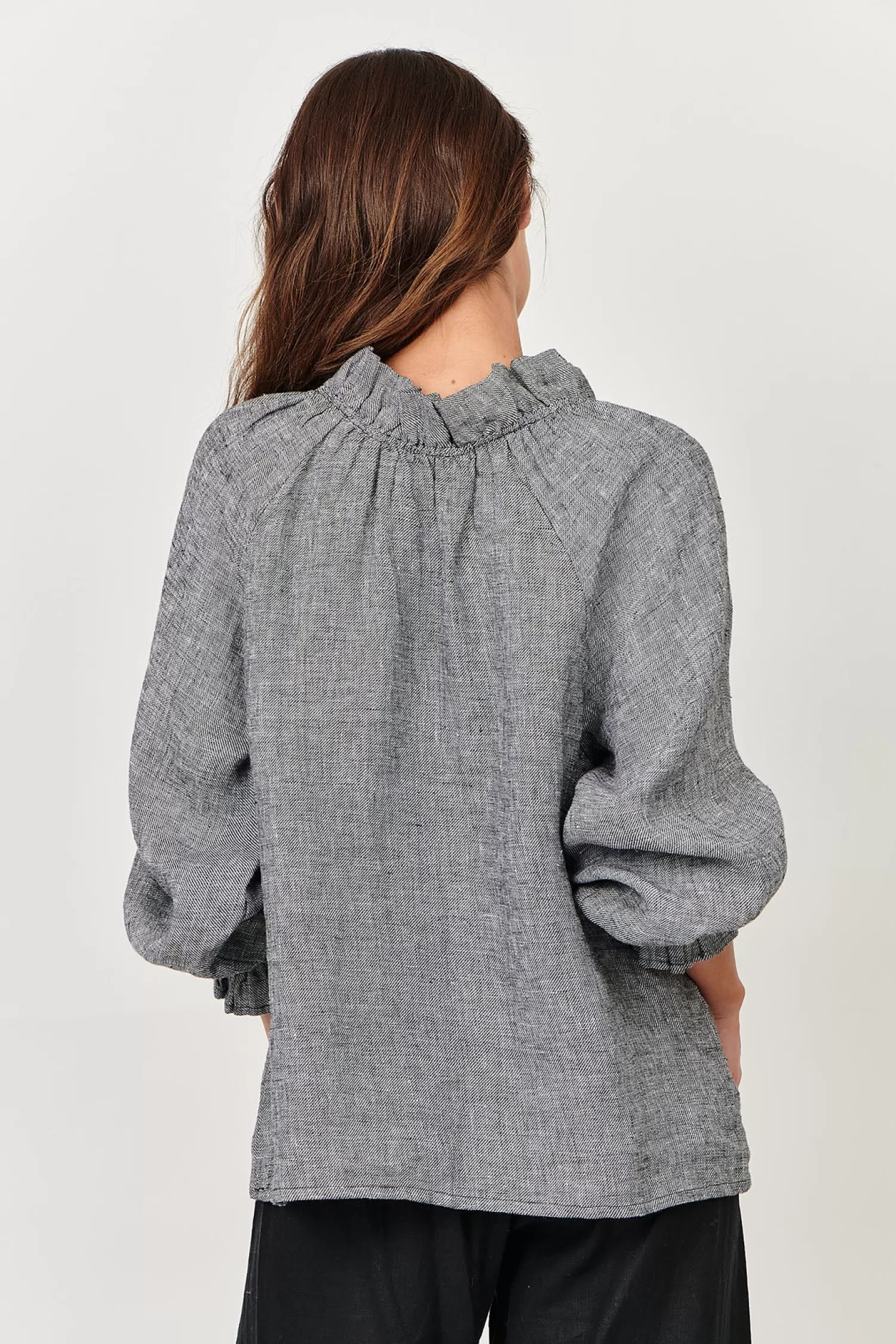 Naturals By O & J Linen Lovers | Shirts & Tops*Tulip V-Neck Linen Top - Pepper - OJ27